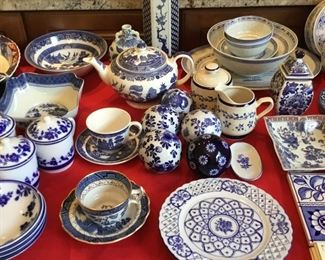 BLUE/WHITE DISHWARE