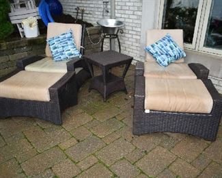 OUTDOOR LOUNGERS