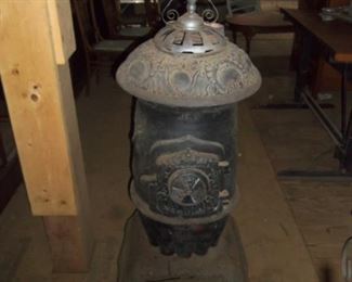  BEAUTIFUL  TURN OF THE CENTURY ORIGINAL  CAST IRON STOVE USED IN THE R F STRICKLAND COMPANY STORE