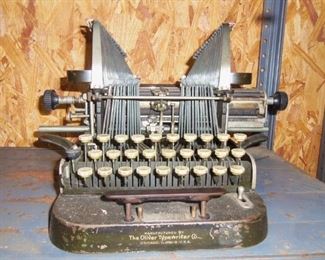 AWESOME  BATWING TYPEWRITER MADE BY THE OLIVER TYPEWRITER COMPANY