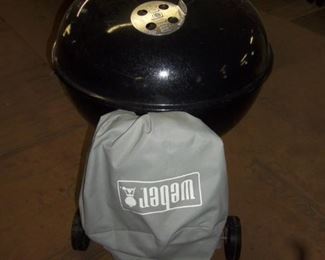 BARELY USED WEBER CHARCOAL GRILL