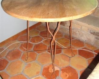 ICE CREAM TABLE AND STOOL