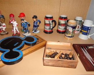 BOBBLE HEAD SPORT MAN AND BEER MUGS