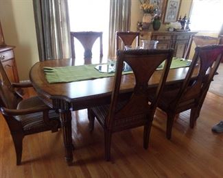 Dinning Table w/leaves and 6 Chairs