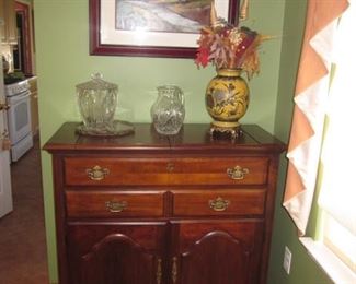 American Drew Dining Room Suite With Bar/Server