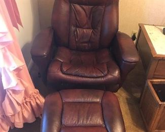 Thomasville recliner with ottoman