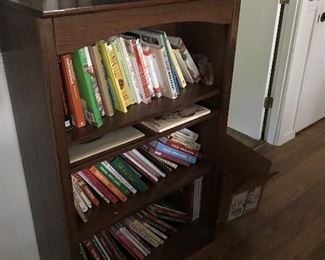 Wooden adjustable shelves book case