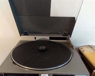 Realistic turntable vinyl record player