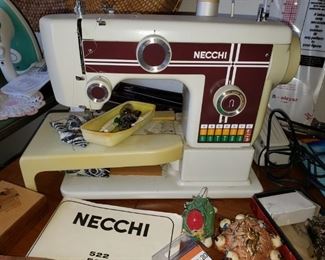 Necchi 522-523 sewing machine