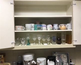 Misc glassware, porcelain mugs