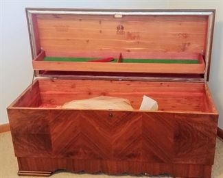 Lane cedar chest