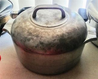vintage Wagnerware Magnalite aluminum Dutch oven