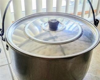 vintage Wear-Ever aluminum 24 qt kettle pot with 15" lid and wooden handle