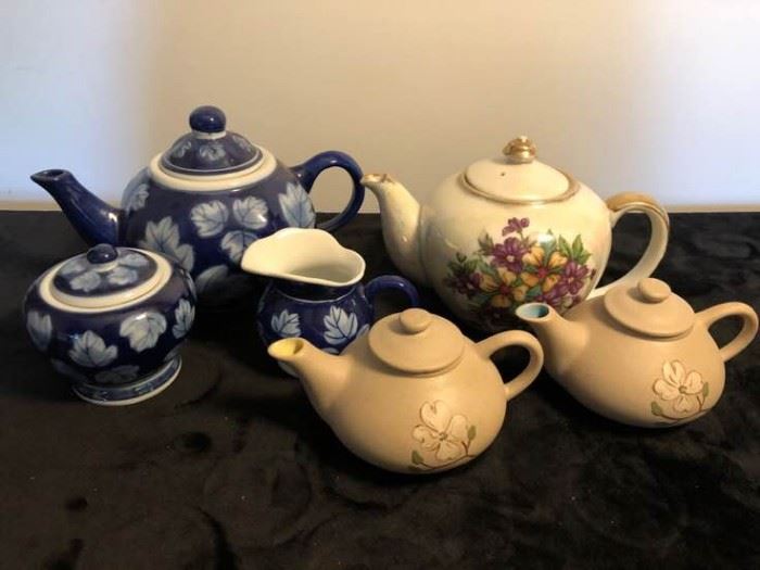 Pigeon Forge Pottery & Other Teapots      https://ctbids.com/#!/description/share/181408