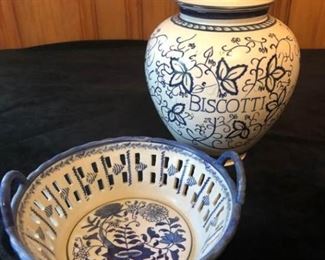 Blue Onion Pattern Biscotti Jar & Formalities by Baum Brothers Dish https://ctbids.com/#!/description/share/181427