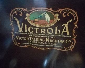 working Victrola with records