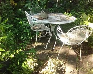 Nice table and chairs