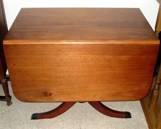 Duncan Phyfe Drop Leaf Table