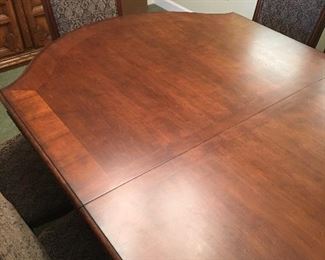 Table is in good shape and comes with pads. 