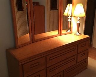 Bedroom dresser set