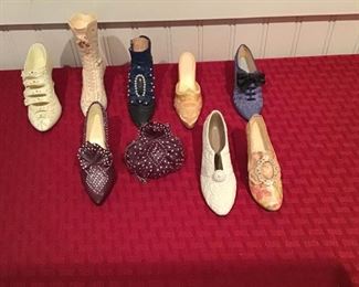 "Just the Right Shoe" Miniature Collection    https://ctbids.com/#!/description/share/185077