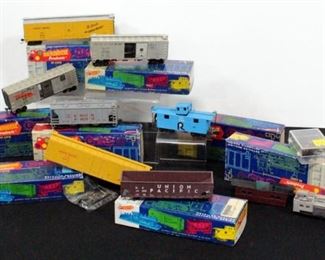 Roundhouse Products HO Scale Train Cars, Qty. 9