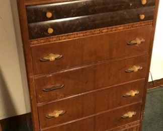14 Dresser