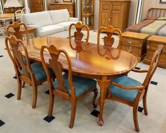 Very nice cherry dining set!  Great condition!