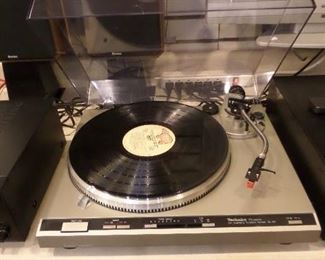 Technics SL-Q3 turntable