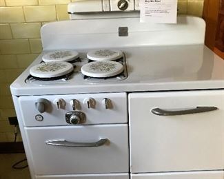 Universal vintage gas stove. Buy now $200  