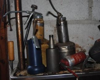 Assorted oil cans