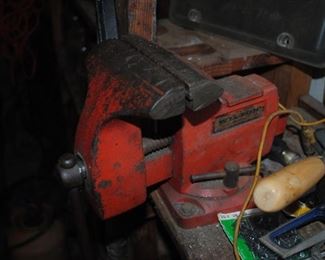 Milton vise