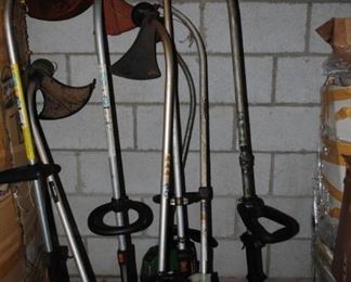Assorted weedeaters - parts or you fix