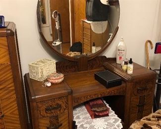 Antique vanity with mirror