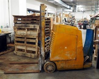 Namco Electric Fork Lift Truck Model No. LC-2024E, Powers Up And Runs, Includes C And D Electric Battery Charger Model FC450