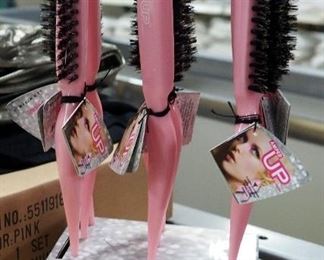 Amped Up Teasing Brushes New In box 12 Boxes, Highlighting Sets And Color Treatment Towels