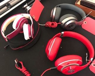 	▪	Beats Studio Headphones (silver)	 	
	▪	Beats Studio Headphones (red)