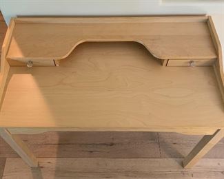 Natural Maple Student Desk	33x43x23.5in	HxWxD