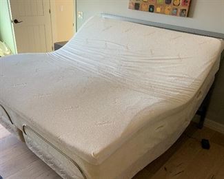 Tempur Pedic KING Fully Adjustable Bed Memory foam	47X76X88IN	HxWxD
