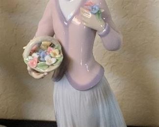 Lladro Innocence in Bloom 7644 w/ Original Box