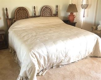 Simmons king size bed w/ headboard/mattress/frame