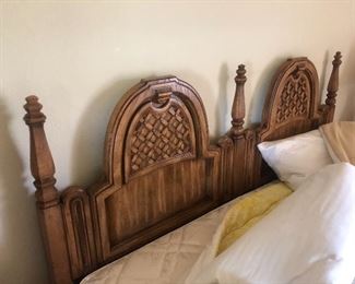 Simmons king size bed w/ headboard/mattress/frame	