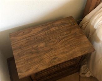 Oak nightstands pair 	24x16x22 in	HxWxD