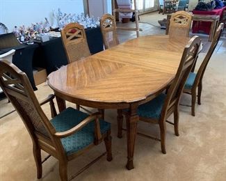 American Drew Walnut Dining Table w/ 6 Chairs	30x43x65/79/93in (2 leaves) HxWxD