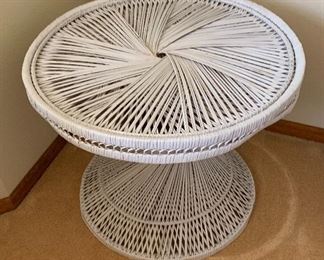 Wicker/cane Round Table	21in H x 25in diameter	