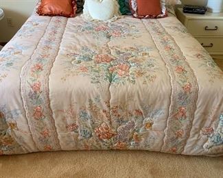Queen Size Bed Complete 39x60x80in HxWxD