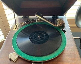 Columbia Grafonola Phonograph 	 