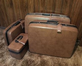 Set of Sampsonite luggage. Some pieces have never been used.