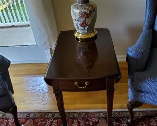 Ethen Allen Drop Leaf End Table 34.5" L x 28" D x 25" T