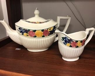 Bedford Ware teapot & creamer